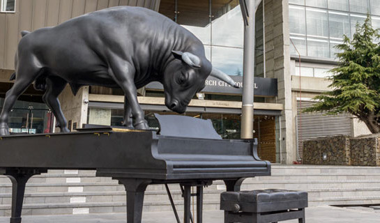 Michael Parekowhai Chapman's Homer 2011. Bronze, stainless steel. Courtesy of the artist and Michael Lett, Auckland