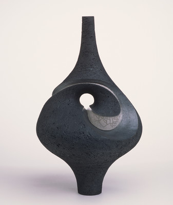 Rick Rudd Raku No. 915 1986. Pinched, coiled and raku fired ceramic. Collection of Christchurch Art Gallery Te Puna, o Waiwhetū, purchased 1988. Reproduced with permission
