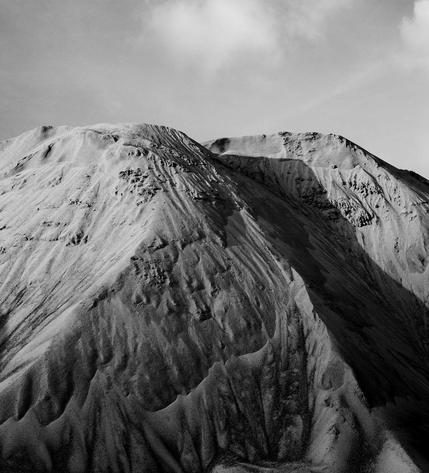 Conor Clarke Twin Peaks, Berlin 2014. C-print. Collection of the artist. Courtesy of Two Rooms, Auckland