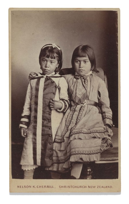 Nelson King Cherrill Jane [Heni Tuia] and Elizabeth Macpherson 1879. Carte-de-visite albumen photograph. Collection of Antony G. Rackstraw