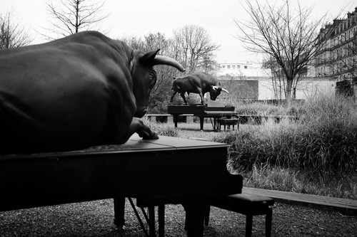 Michael Parekowhai A Peak in Darien and Chapman's Homer 2011. Bronze, stainless steel. Courtesy of the artist and Michael Lett, Auckland. © musée du Quai Branly, photo Cyril Zannettacci