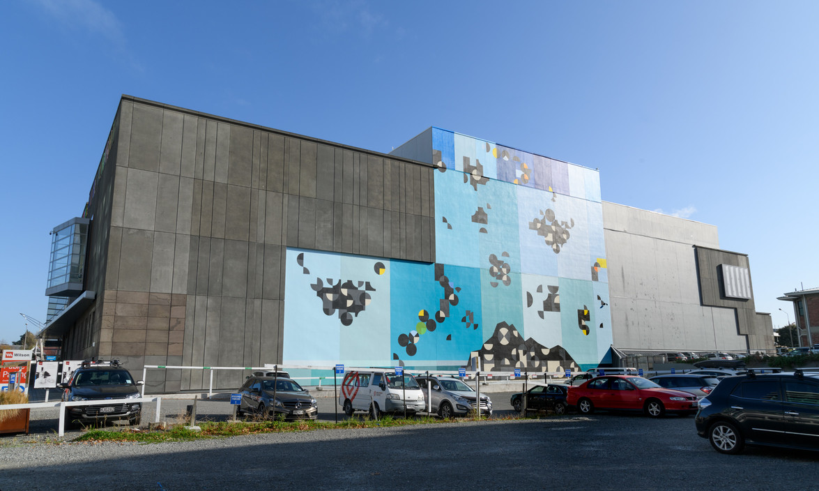 Kelcy Taratoa Te Tāhū o ngā Maunga Tūmatakahuki 2020. Acrylic paint on wall. Commissioned by Christchurch Art Gallery Te Puna o Waiwhetū