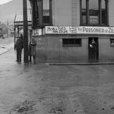 Robert Percy Moore Business centre, Lyttelton N.Z., 5.5.'23 (detail) 1923. Silver gelatin photographic print (contact print from the Cirkut camera negative). National Library of New Zealand, Alexander Turnbull Library Pan-1734-F