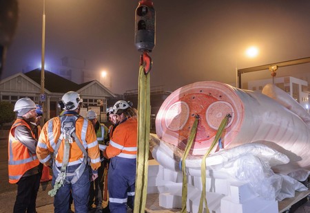 Installation of Ronnie van Hout’s Quasi (2016). Steel, polystyrene and resin. Commissioned by Christchurch Art Gallery Te Puna o Waiwhetū. Courtesy of the artist