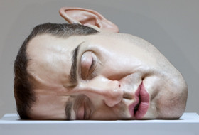 Ron Mueck Mask II 2002. Polyester resin, fibreglass, steel, plywood, synthetic hair, second edition, artist's proof. Private collection. © Ron Mueck courtesy Anthony d'Offay, London