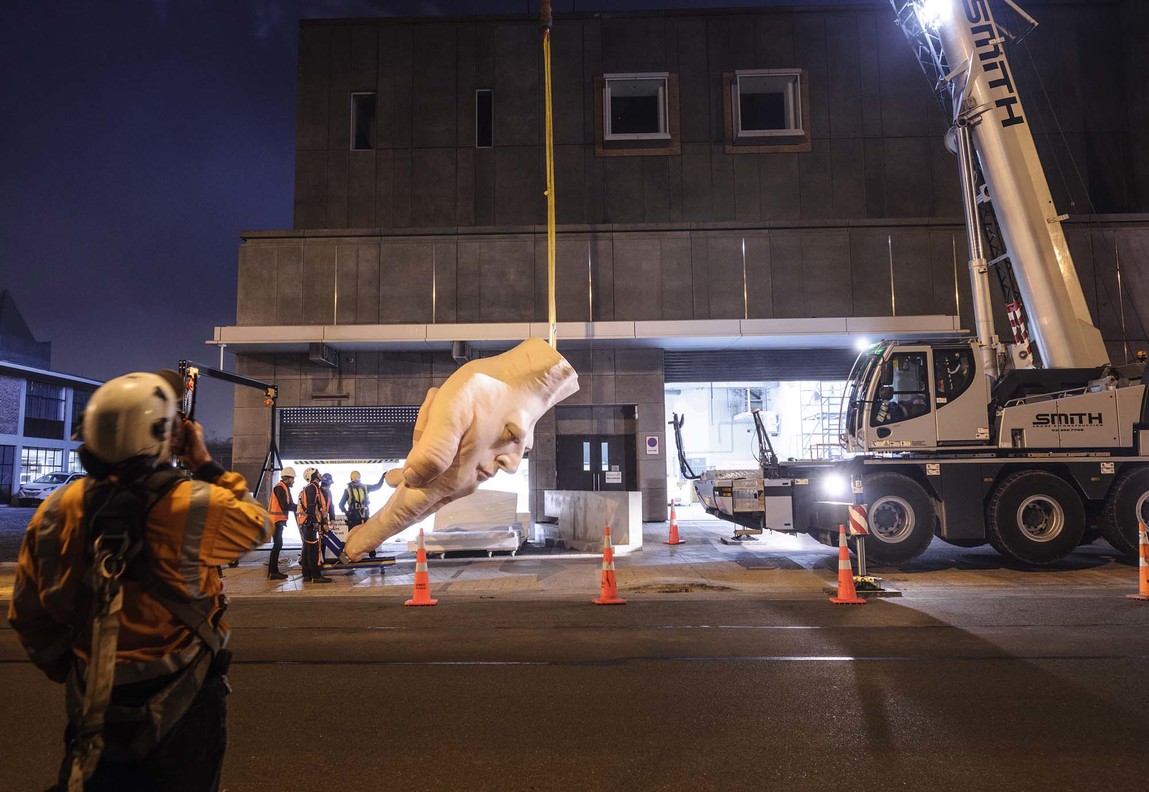 Installation of Ronnie van Hout’s Quasi (2016). Steel, polystyrene and resin. Commissioned by Christchurch Art Gallery Te Puna o Waiwhetū. Courtesy of the artist