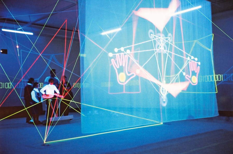 Maureen Lander and John Fairclough Digital String Games II (installation view) 2000. Interactive digital installation. Courtesy of Te Tuhi, Tāmaki Makaurau Auckland