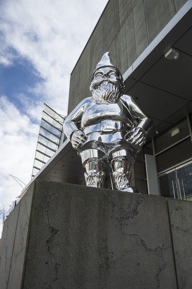Gregor Kregar Reflective Lullaby (John) 2013. Mirror polished stainless steel. Courtesy the artist and Gow Langsford Gallery