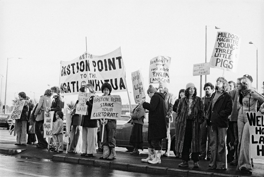 John Miller Protest Against Robert Muldoon, Auckland Airport 1977. Photograph. Courtesy of the artist
