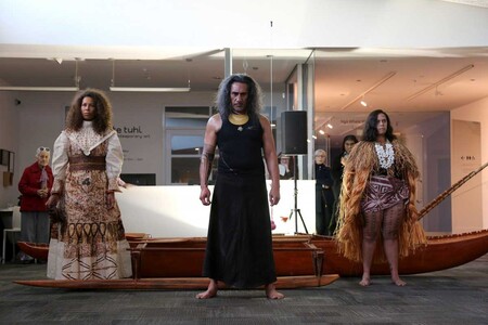 Ioane Ioane Moana Don’t Cry 2019. Performance ritual by Ioane Ioane, Sila Ioane and Shannon Ioane, costume design by Rosanna Raymond. Performed on 31 August 2019 during the opening of Moana Don’t Cry. Commissioned by Te Tuhi, Auckland. Photo: Amy Weng