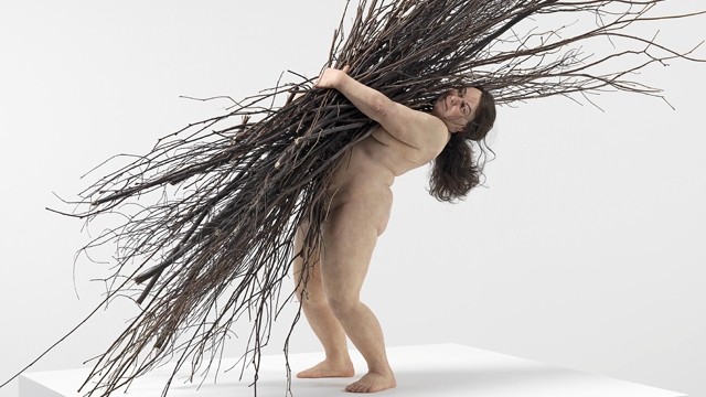 Ron Mueck - Woman with sticks