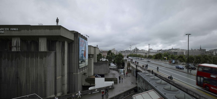 Antony Gormley Event Horizon 2007. 27 fibreglass and 4 cast iron figures, each element 189 x 53 x 29cm. Installation view Hayward Gallery, London, 2007. A Hayward Gallery Commission. © the artist. Photo: Richard Bryant